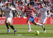 开云APP-格拉纳达主场战胜巴伦西亚，赢得三分