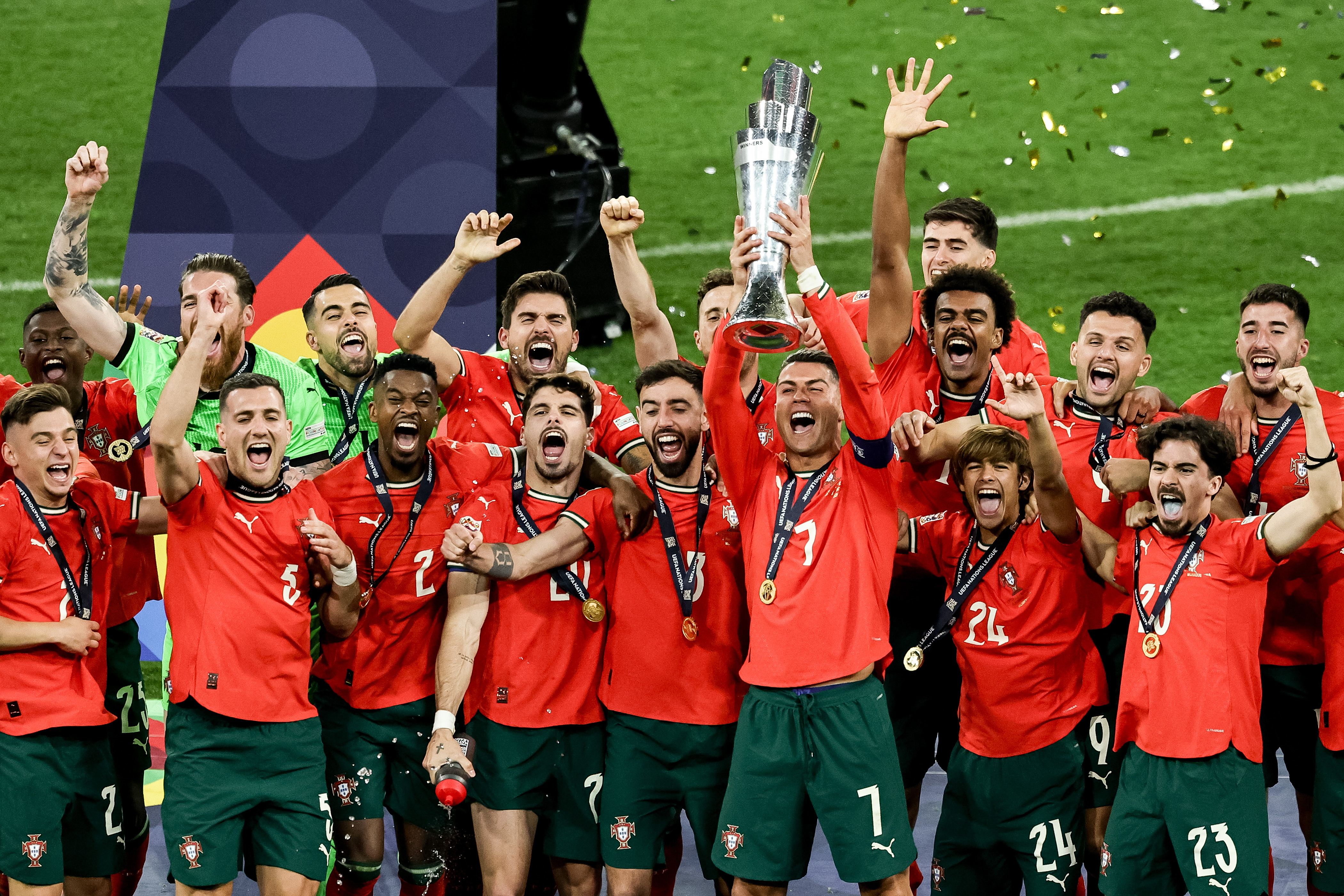 葡萄牙球员在国际赛事中创造惊艳一幕的简单介绍 葡萄牙球员在国际赛事中创造惊艳一幕的简单介绍