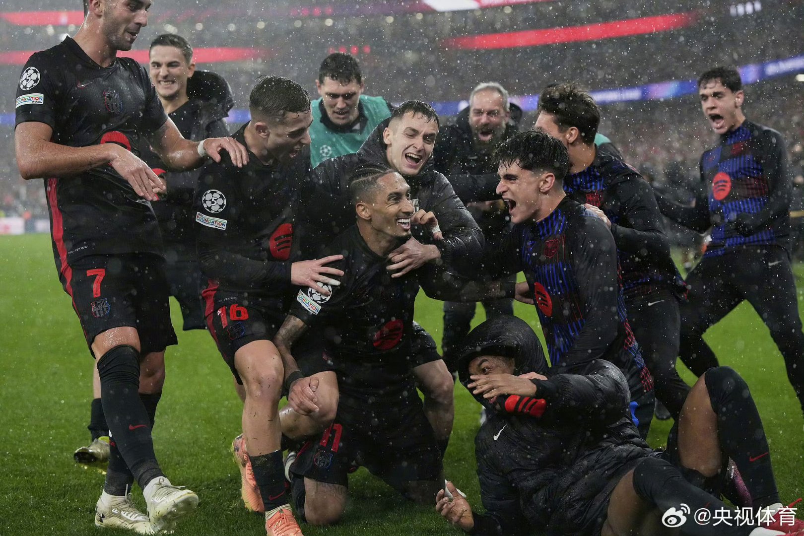 包含塞维利亚遭遇意外失利，客场告负的词条