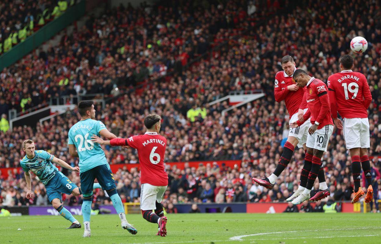 曼联主场战胜布伦特福德，继续保持不败纪录的简单介绍