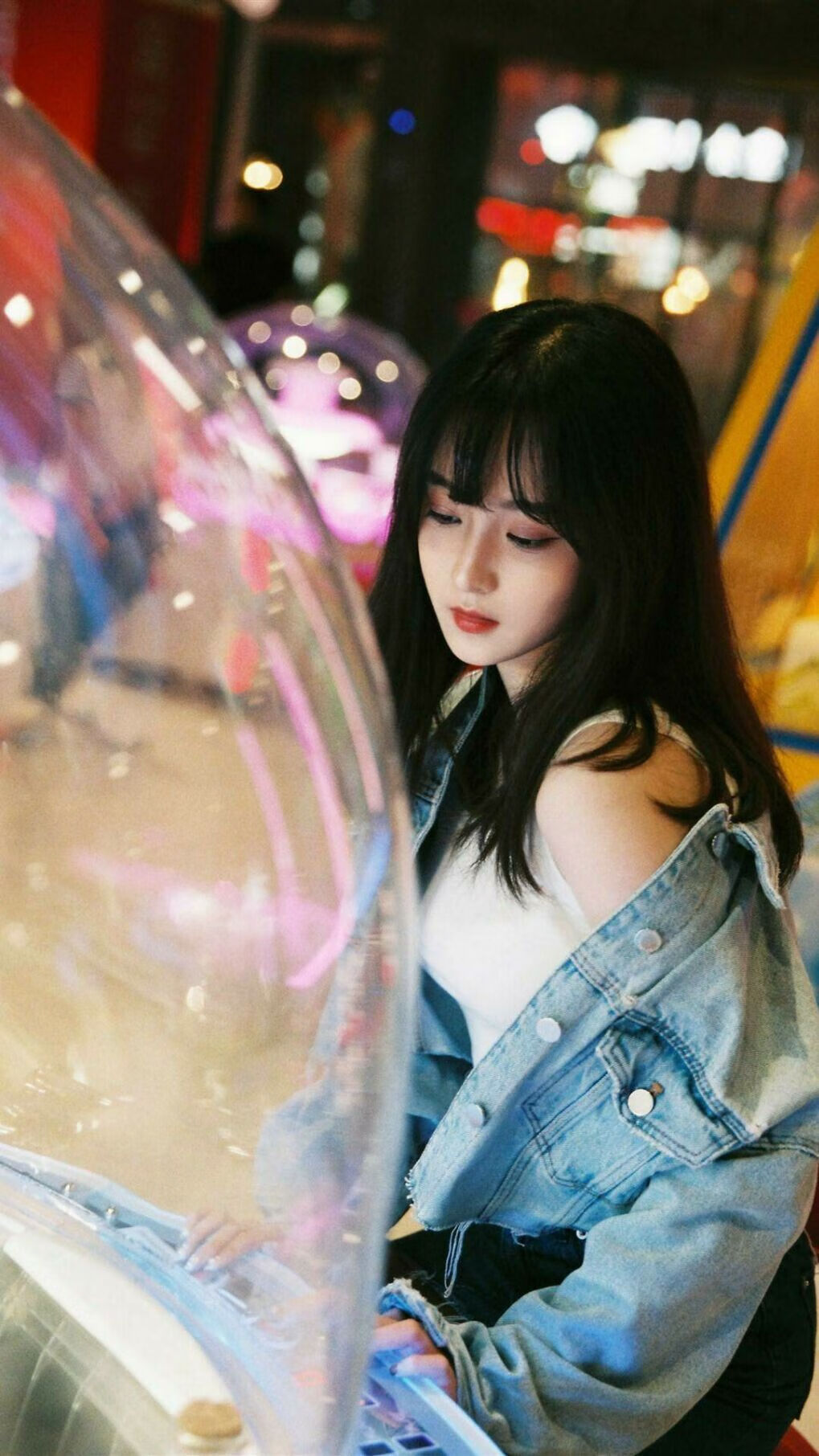 跨越大洋的荣耀，当武士足球照亮殿堂，斯通斯在篮球圣地的沉默加冕