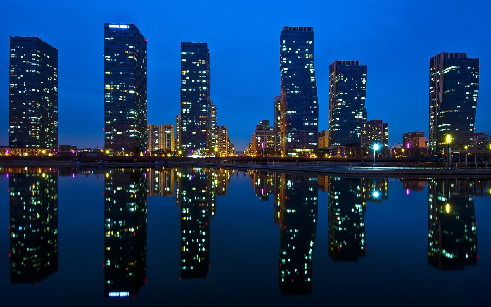 希腊神话欧冠重演！德甲榜首勒沃库森首尝败绩，51场不败的全胜王朝就此坍塌